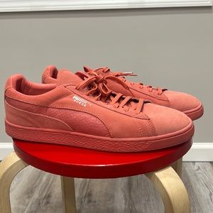 Puma suede , Men’s 13 , suede material , Excellent condition, worn once
